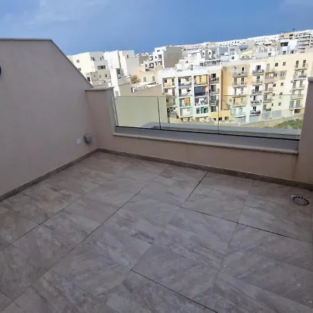 2 Bedroom Penthouse In Bugibba Apartment *